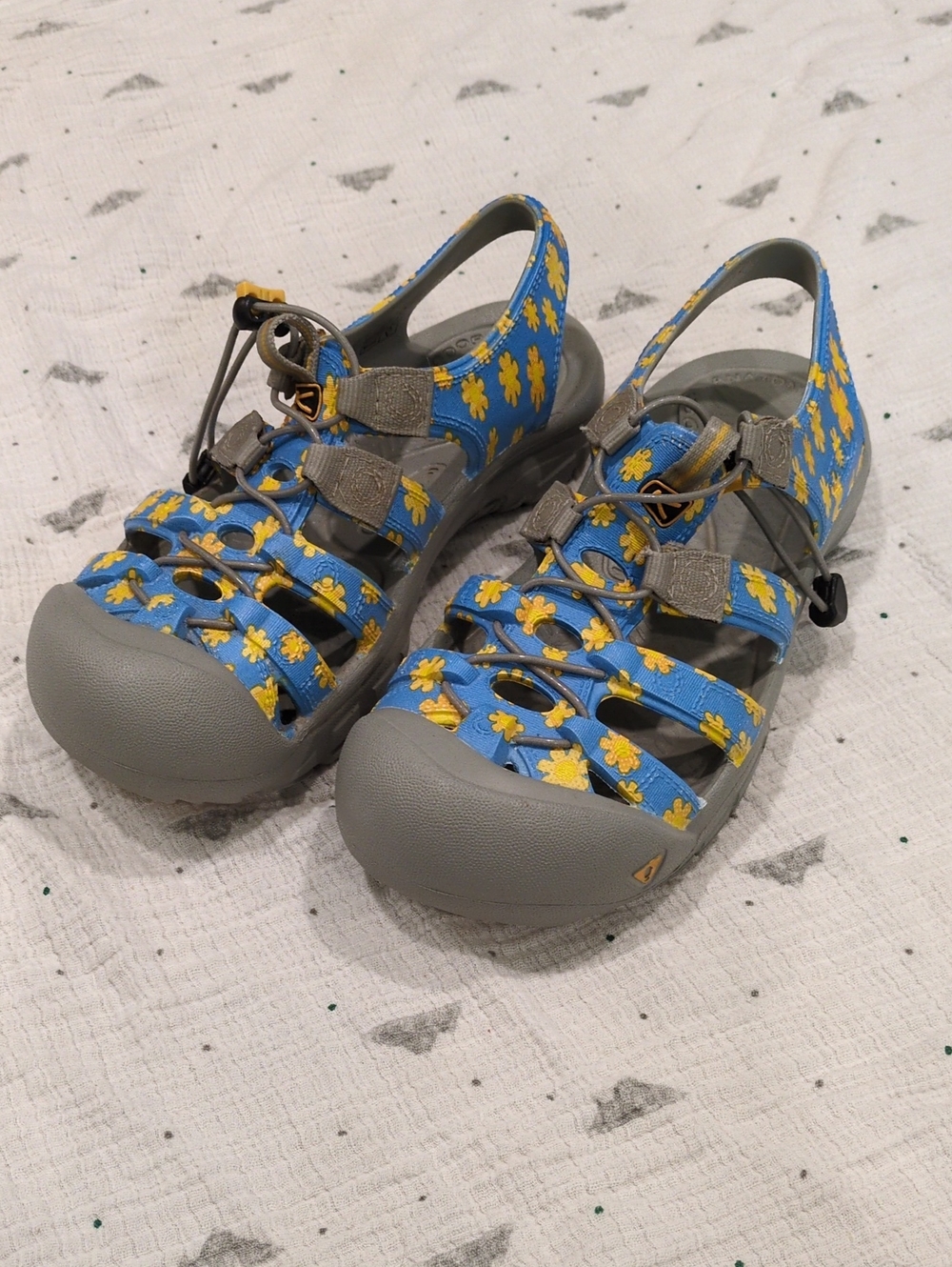 💙💛 Keen Women's Blue & Yellow Floral Active Sandals size 6 💙💛